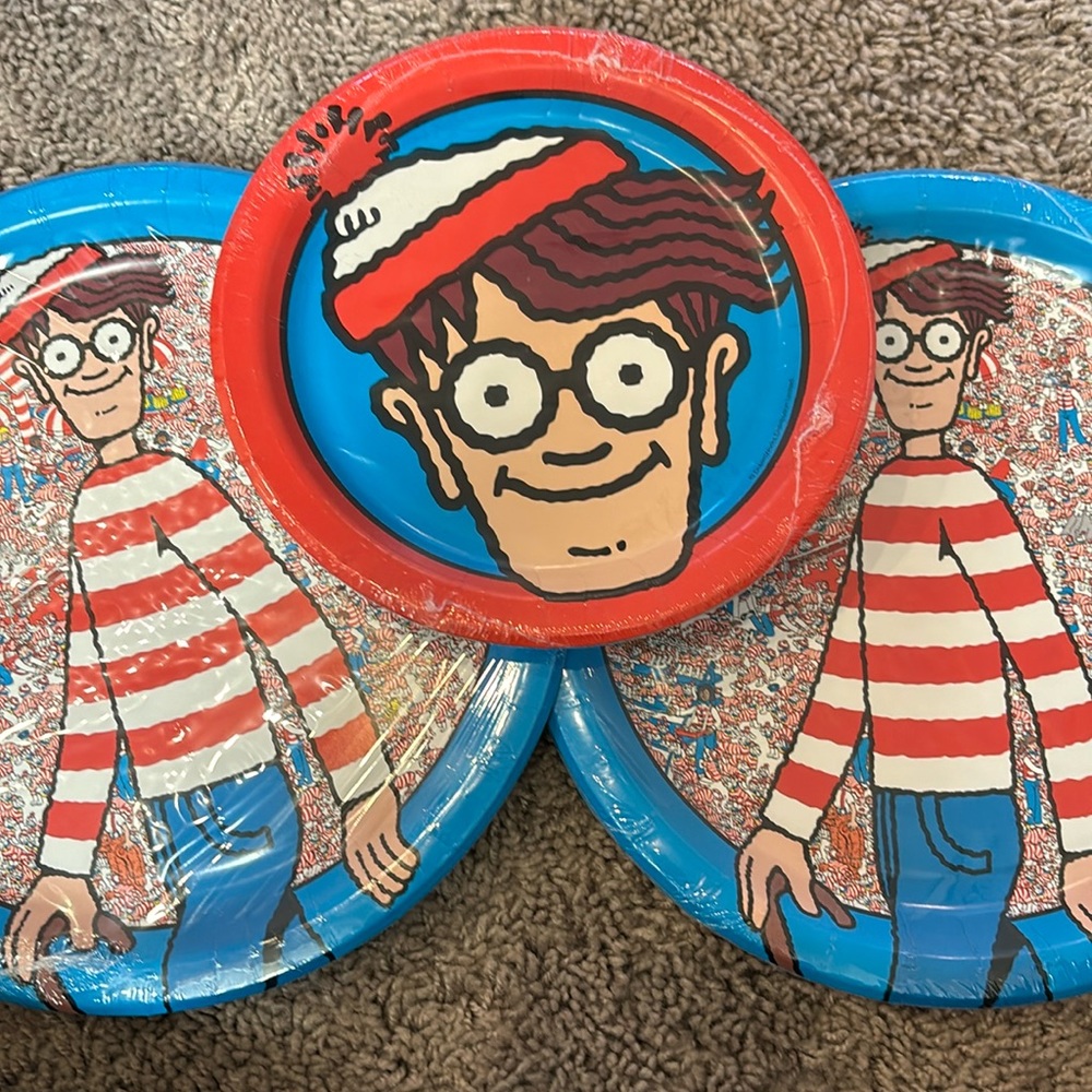 NWT Where’s Waldo Paper Plates
